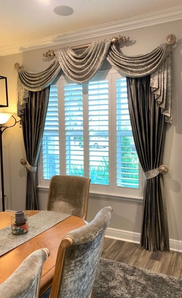 تصاميم فاخرة من الستائر والكنب بتفصيل دقيق من المطيري للستائر ولمجالس في الرياض